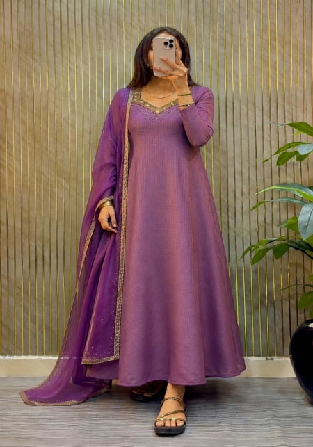 Kota Tissue Gown