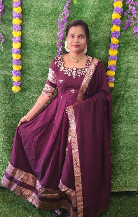 Vizhitra Pattu Anarkali 2pcs Set