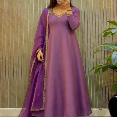 Kota Tissue Gown