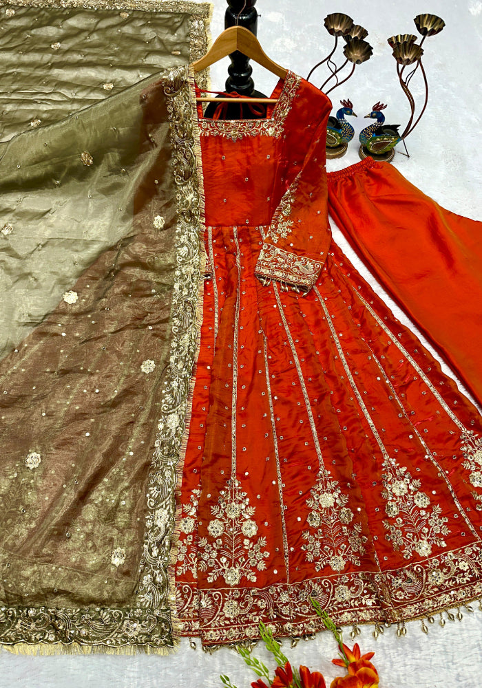 Siqvas Gown