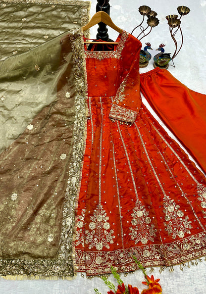 Siqvas Gown