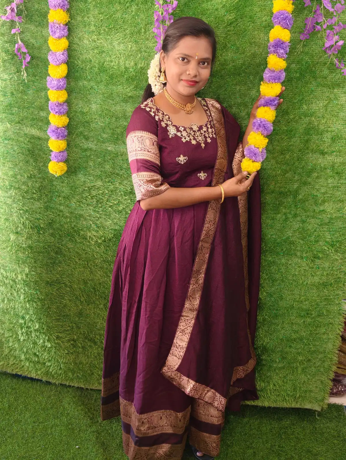 Vizhitra Pattu Anarkali 2pcs Set