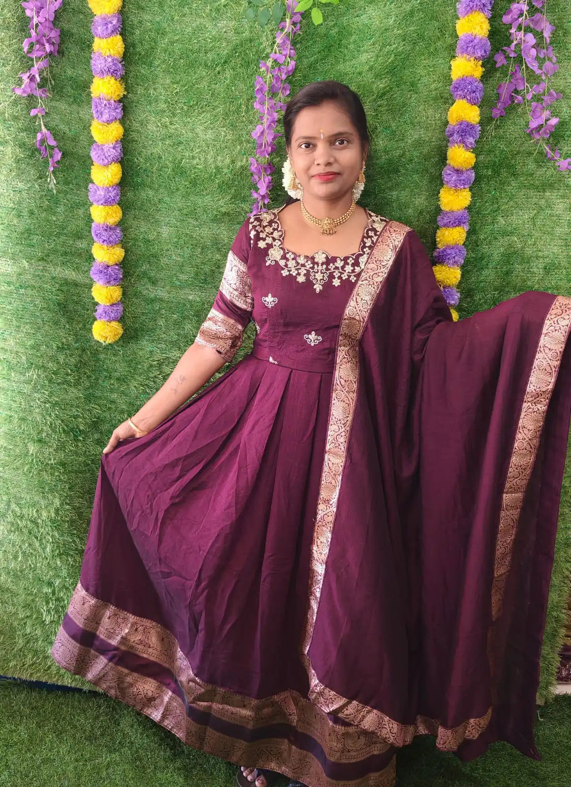 Vizhitra Pattu Anarkali 2pcs Set