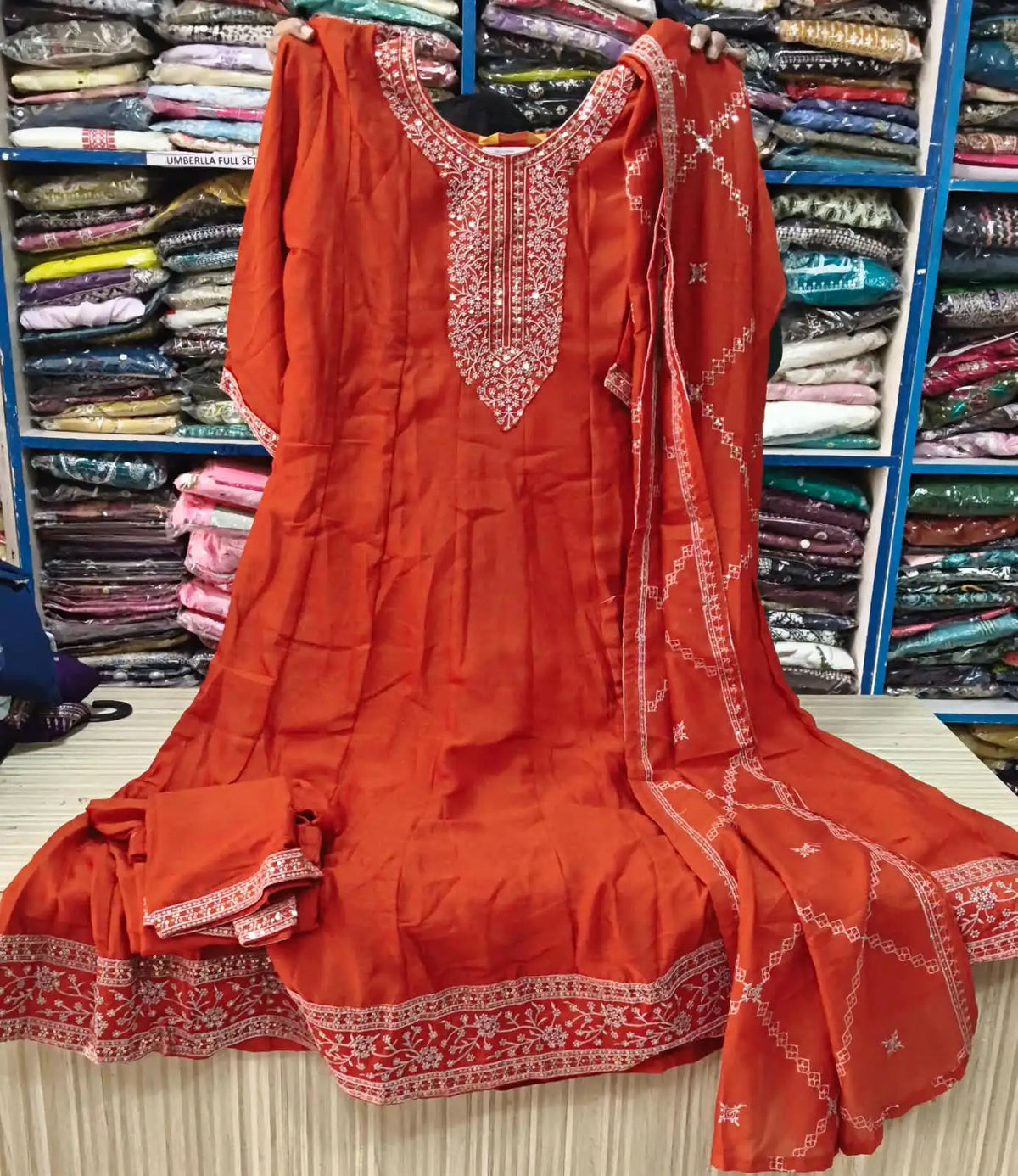 Kali Model Vizhitra 3pcs Set