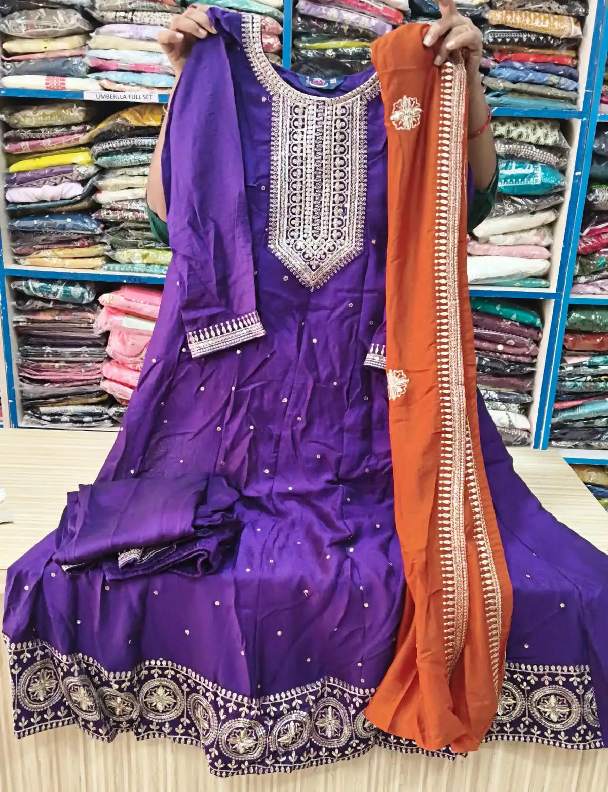Kali Model Vizhitra 3pcs Set