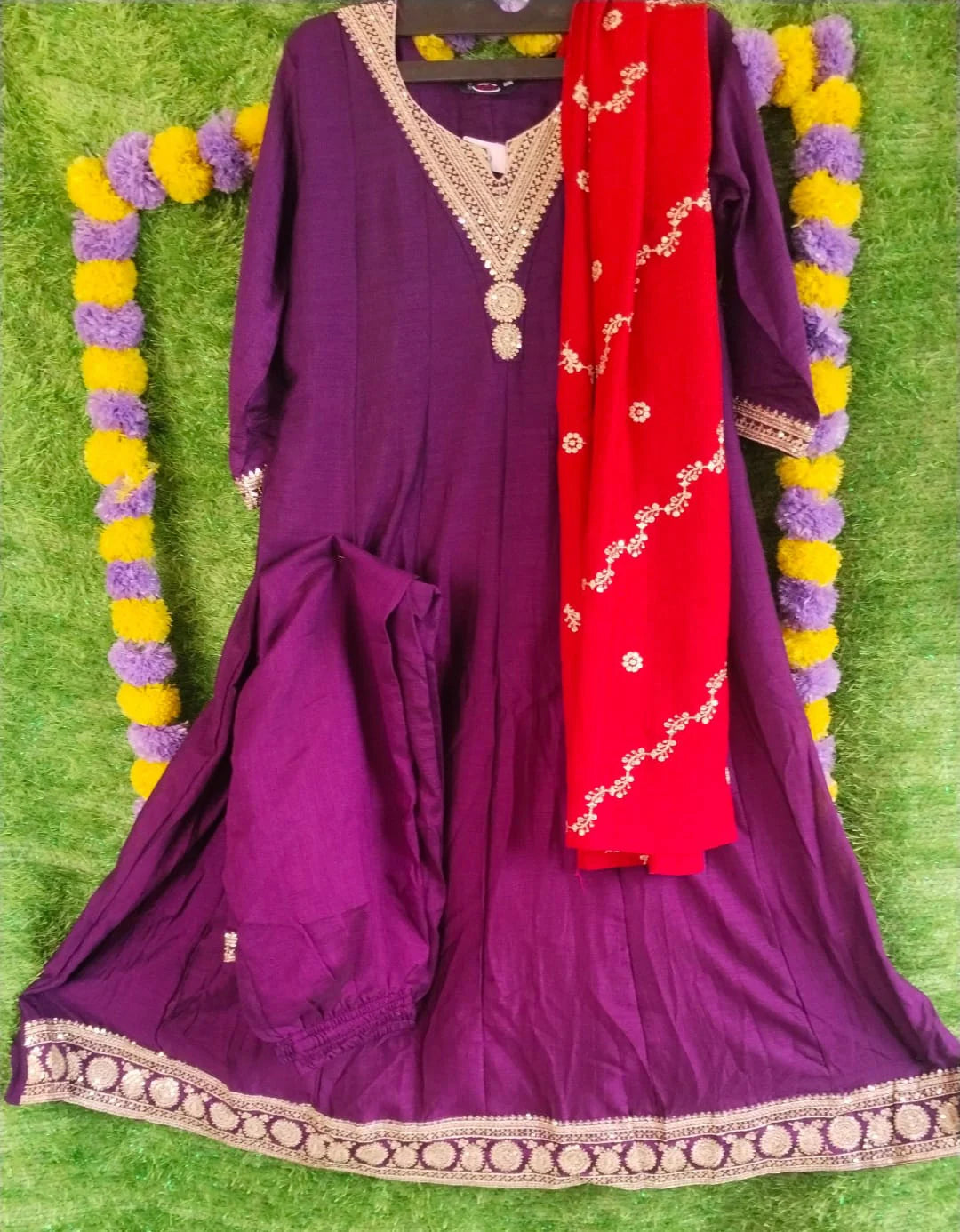 Kali Model Vizhitra Silk 3pcs Set