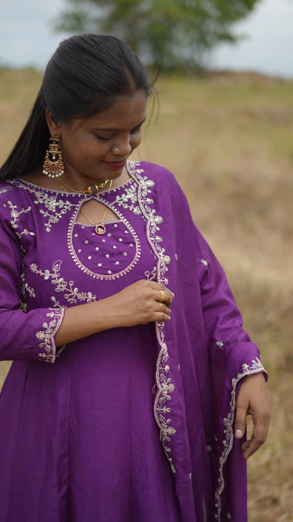 Vizhitra Embroidered Work