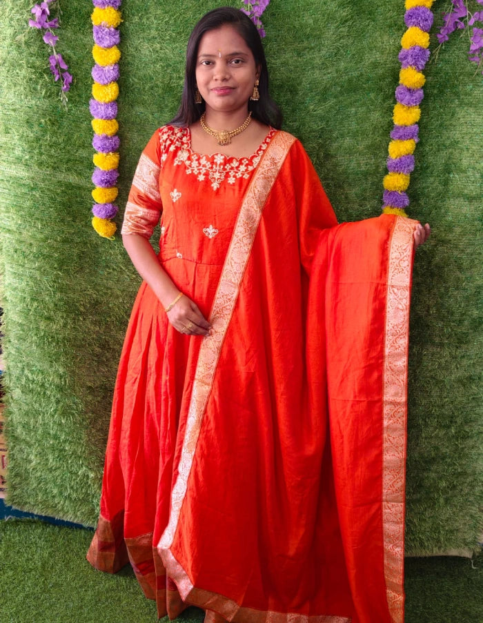 Vizhitra Pattu Anarkali 2pcs Set